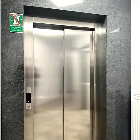 Przyjazni 16 25 - Self Check-in 20h - Lift