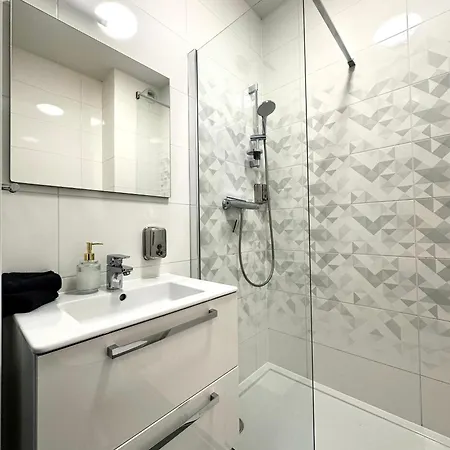 Апартаменти Przyjazni 16 25 - Self Check-in 20h - Lift